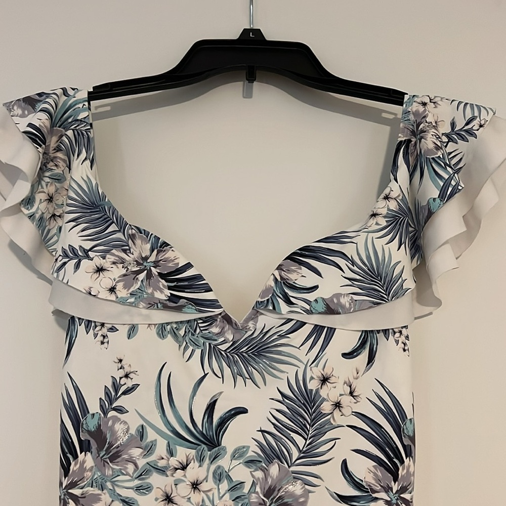 LIKE NEW Wave Zone onepiece swimsuit